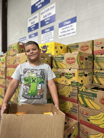 kid volunteering